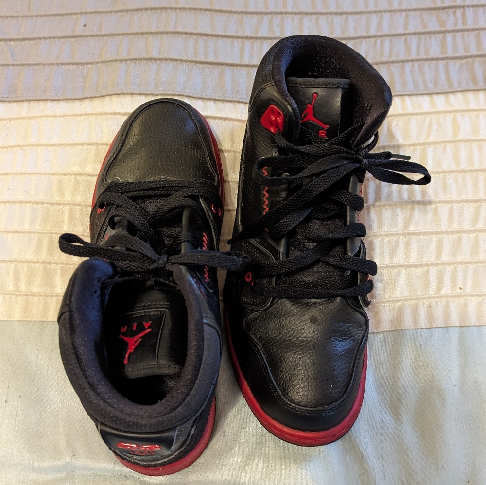 NIKE AIR JORDAN 1 FLIGHT 2 BLACK RED HIGH TOP SNEAKER SUEDE DETAIL WORN ONCE!